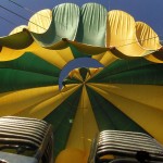 The baskets of this hot-air balloon is divided into 4 compartments