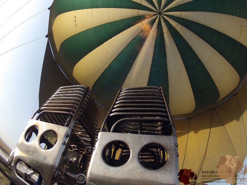 Travel to Kenya to enjoy a hot-air balloon safari