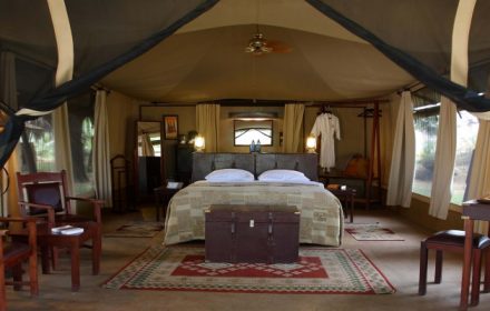 Larsens tent room